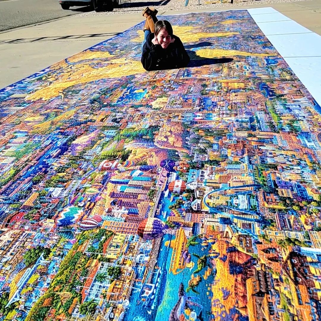 10,000/60,000 pieces done of the world's largest jigsaw puzzle